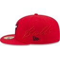 czapki-plaska-czerwony-dopasowany-59fifty-side-script-chicago-bulls-nba-new-era