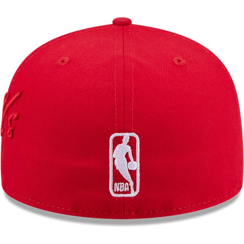 czapki-plaska-czerwony-dopasowany-59fifty-side-script-chicago-bulls-nba-new-era