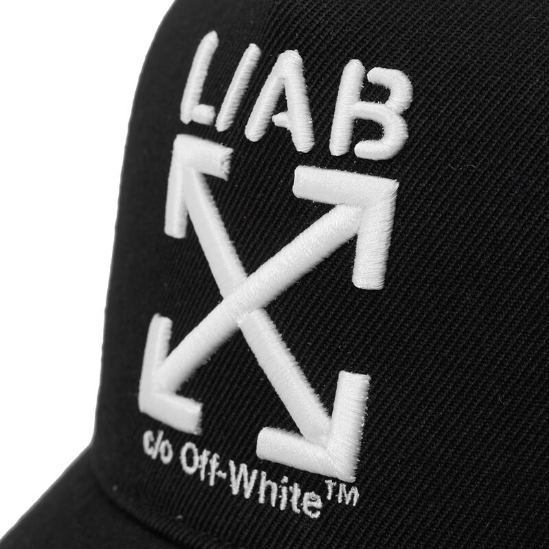 czapki-zakrzywiona-czarny-tasma-regulowana-clamp-arrows-twill-l-ab-c-o-off-white