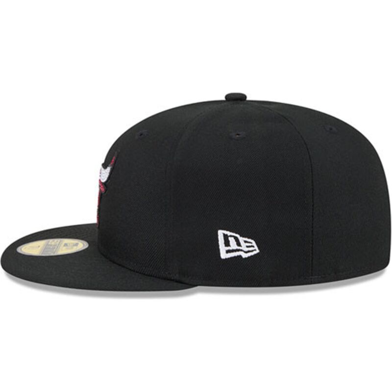 czapki-plaska-czarny-dopasowany-59fifty-rhinestone-badge-chicago-bulls-nba-new-era