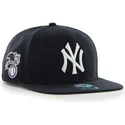 granatowa-plaska-czapka-snapback-gladka-z-bocznym-logo-mlb-new-york-yankees-od-47-brand