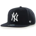 granatowa-plaska-czapka-snapback-gladka-z-bocznym-logo-mlb-new-york-yankees-od-47-brand