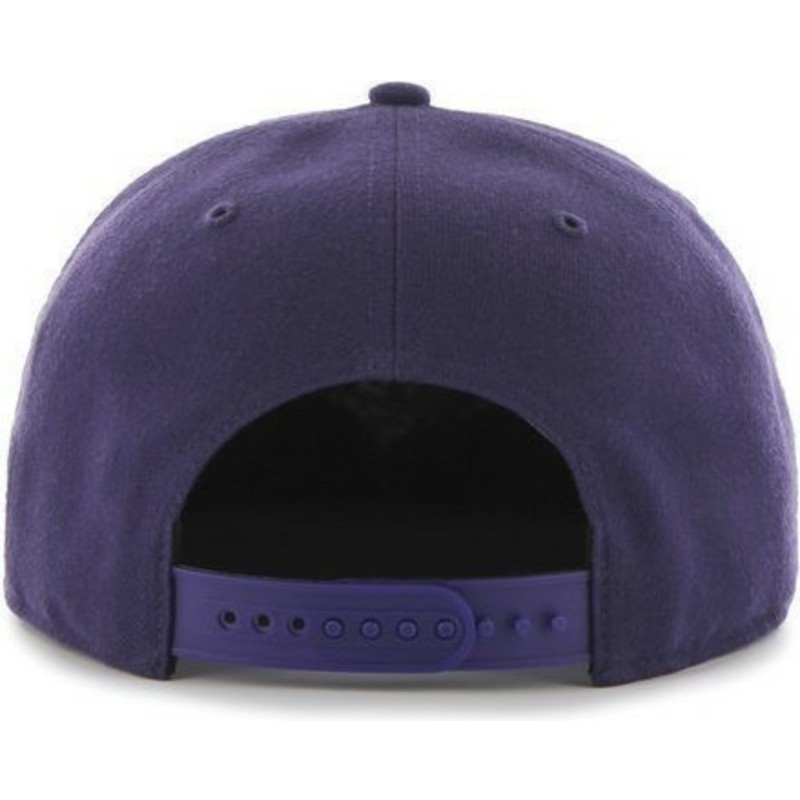 plaska-czapka-purpurowa-snapback-gladki-z-logo-boczny-mlb-new-york-yankees-47-brand