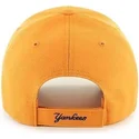 zolta-gladka-czapka-z-zakrzywionym-daszkiem-mlb-new-york-yankees-od-47-brand