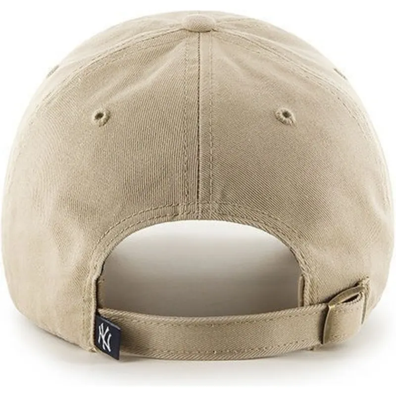 czapka-z-zakrzywionym-daszkiem-bezowa-z-duzym-logo-z-przodu-mlb-new-york-yankees-od-47-brand